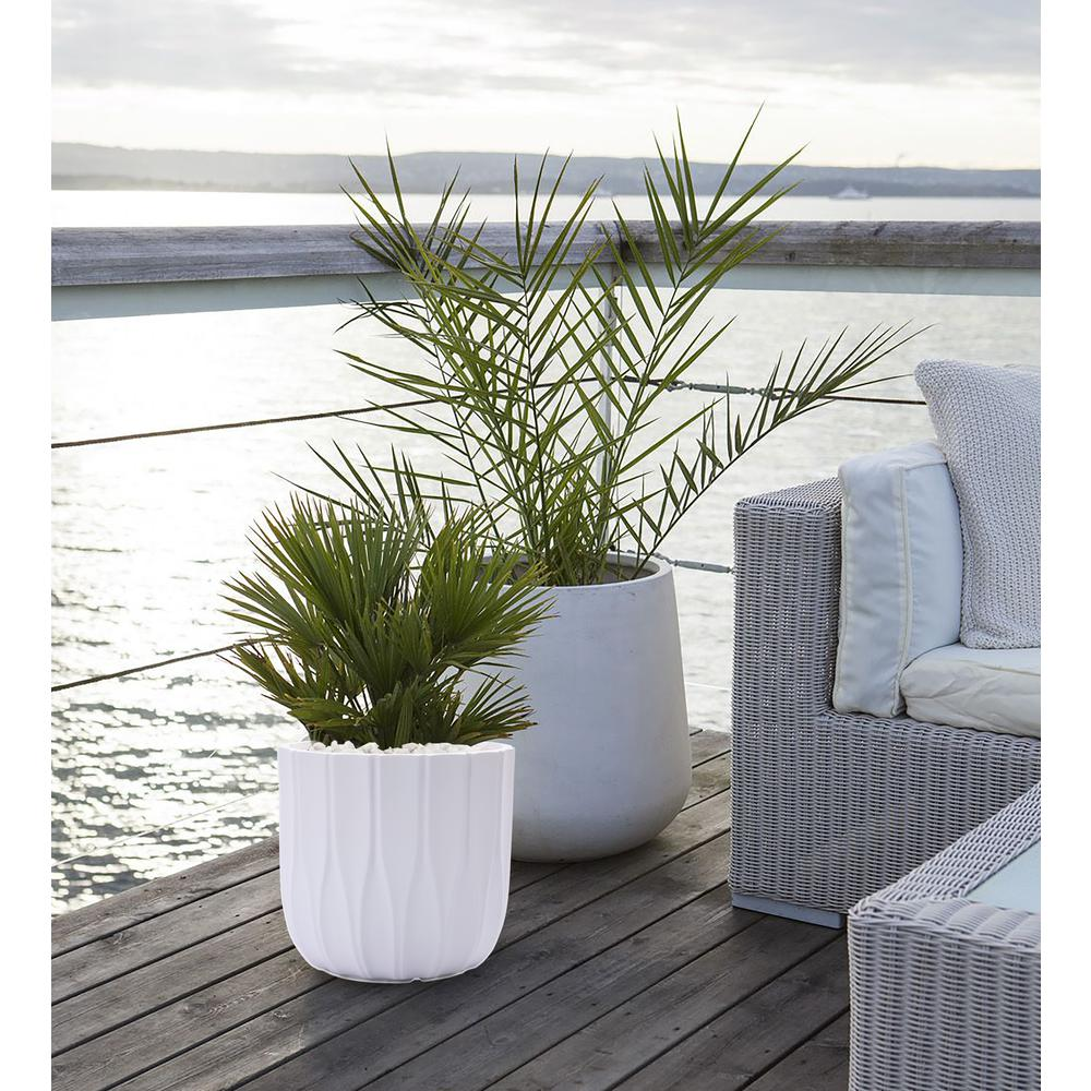 Elegant White MgO 14.5-in Round Planter with Tapered Design and UV Resistance